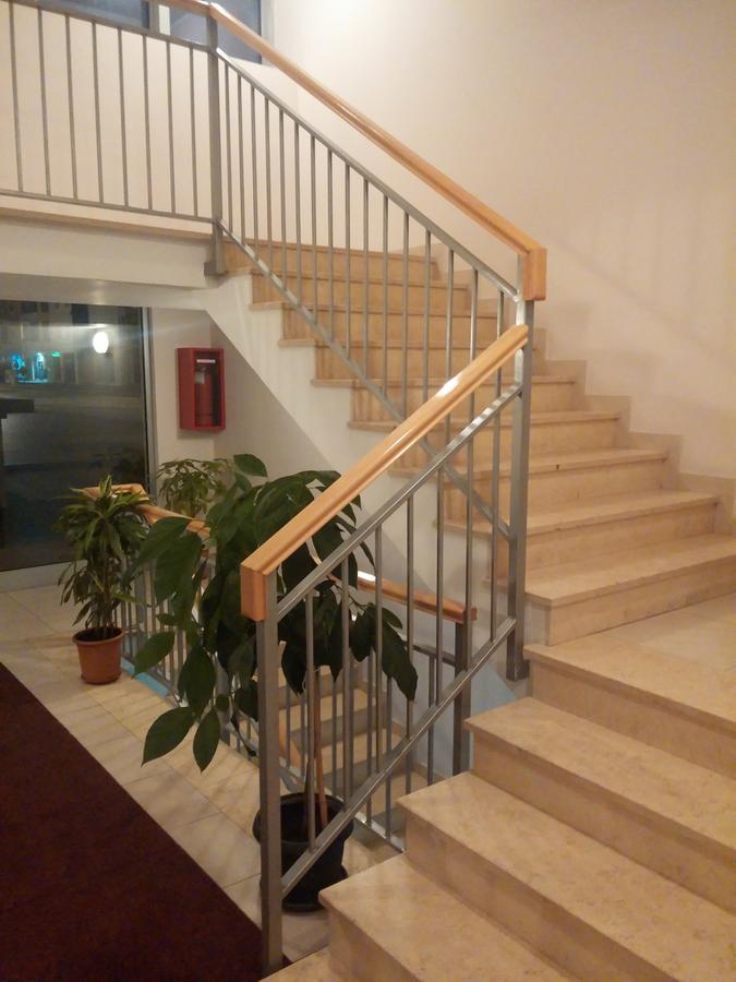 City kvart na dan Podgorica Rum bild